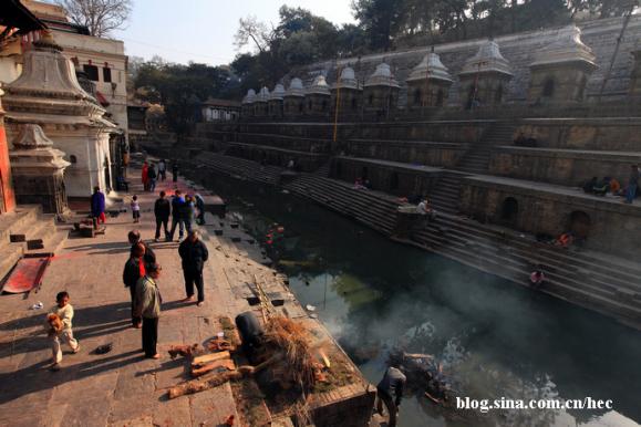 尼泊尔骇人恐怖的火葬―世界奇闻